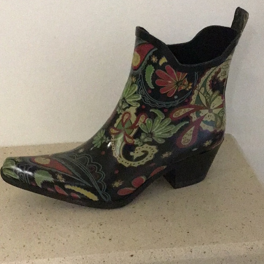 Festive rain booties